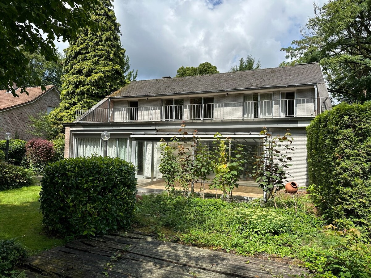 Ruime te renoveren woning met 5 slaapkamers op 1.250 m² 