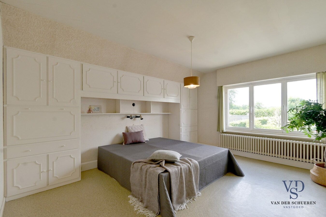 Ruim landhuis met tal van mogelijkheden. 