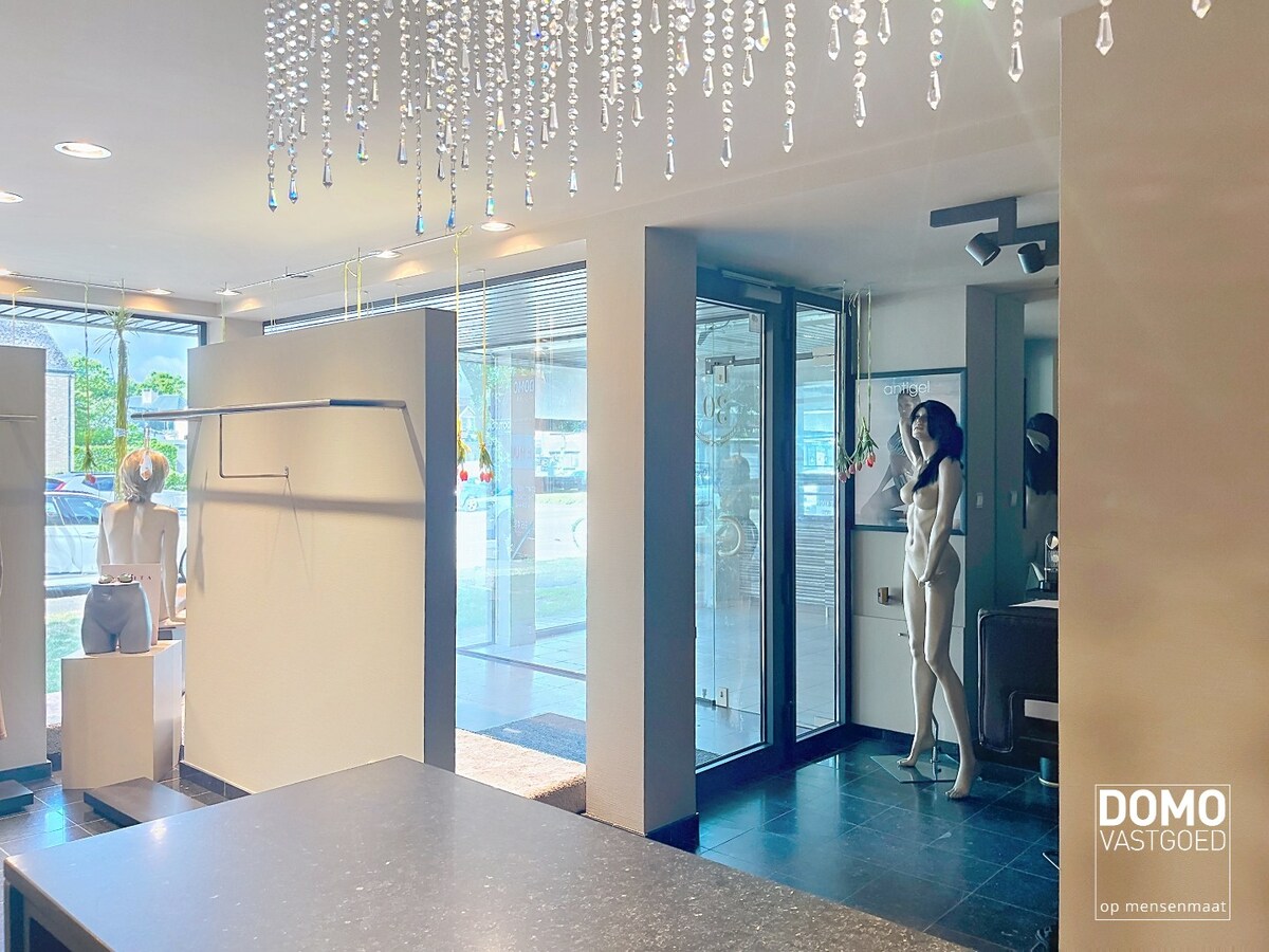 COMMERCIËLE RUIMTE TE HUUR IN HET CENTRUM VAN KERMT 