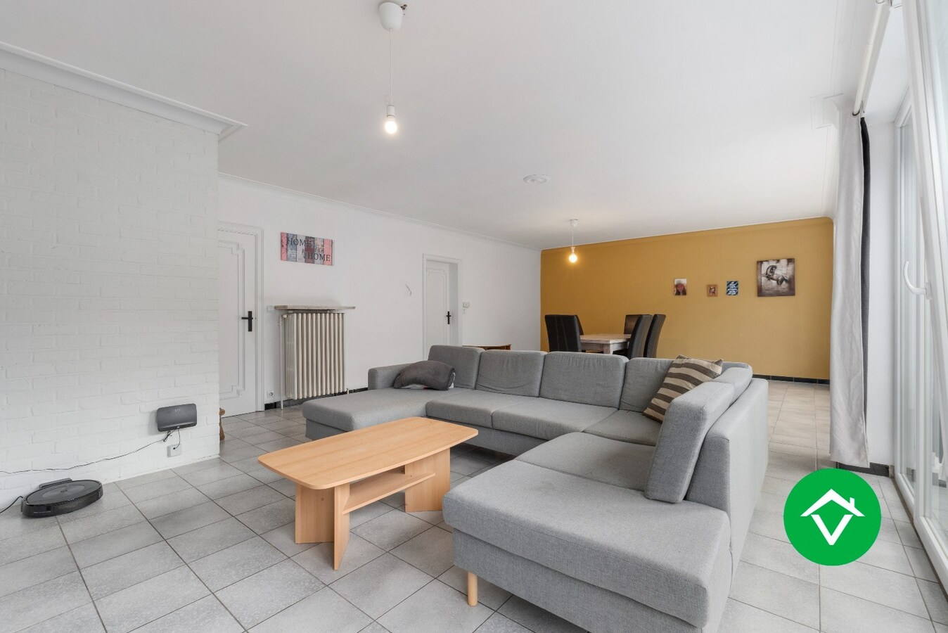 Veelzijdig handelspand met woonst en twee verhuurde appartementen in centrum Aartrijke 