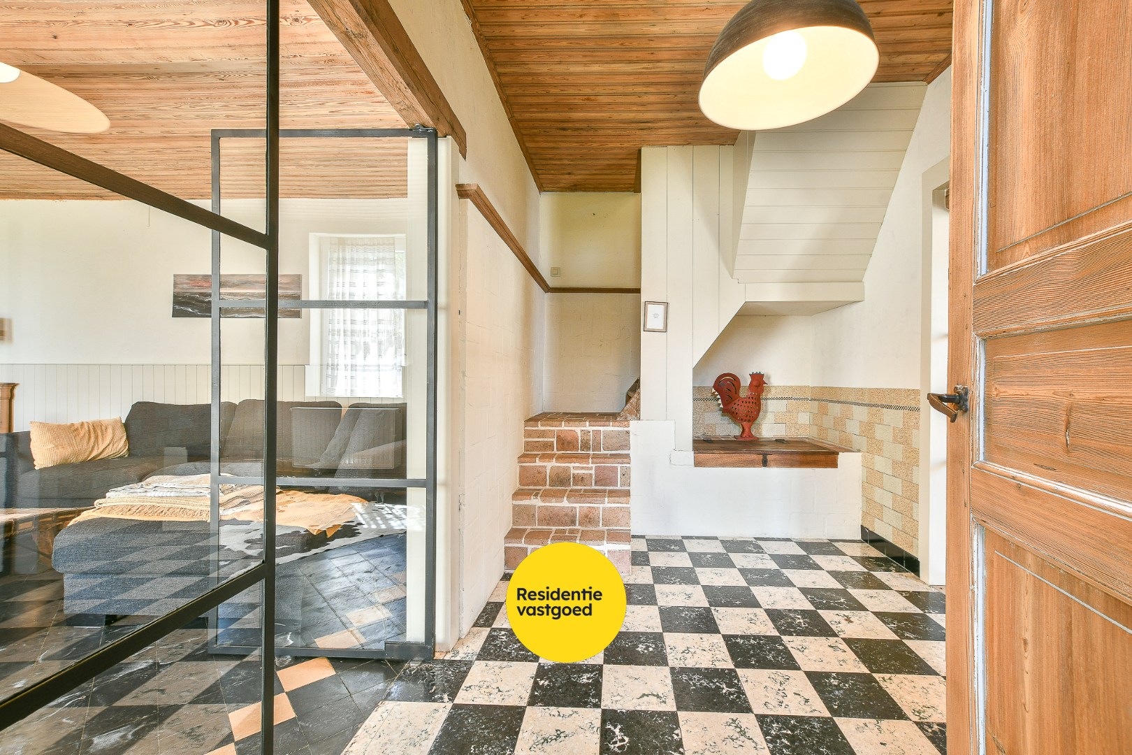Authentieke hoeve met bouwland, stallen en bijgebouwen op unieke landelijke ligging tussen De Haan en Nieuwmunster 