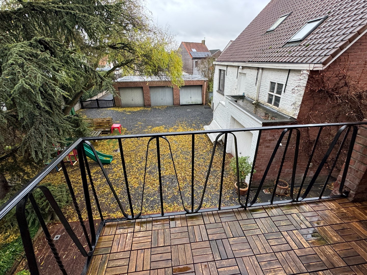 Ruim appartement (150 m²) op de eerste verdieping. 