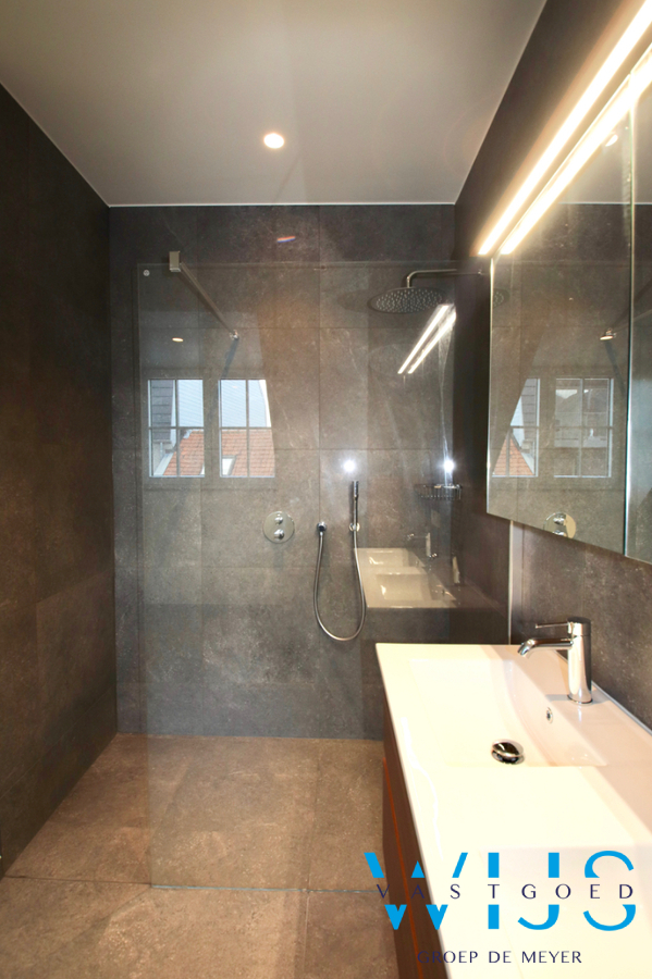 Instapklaar appartement met 2 slaapkamers &amp; terras te ASSENEDE ! 