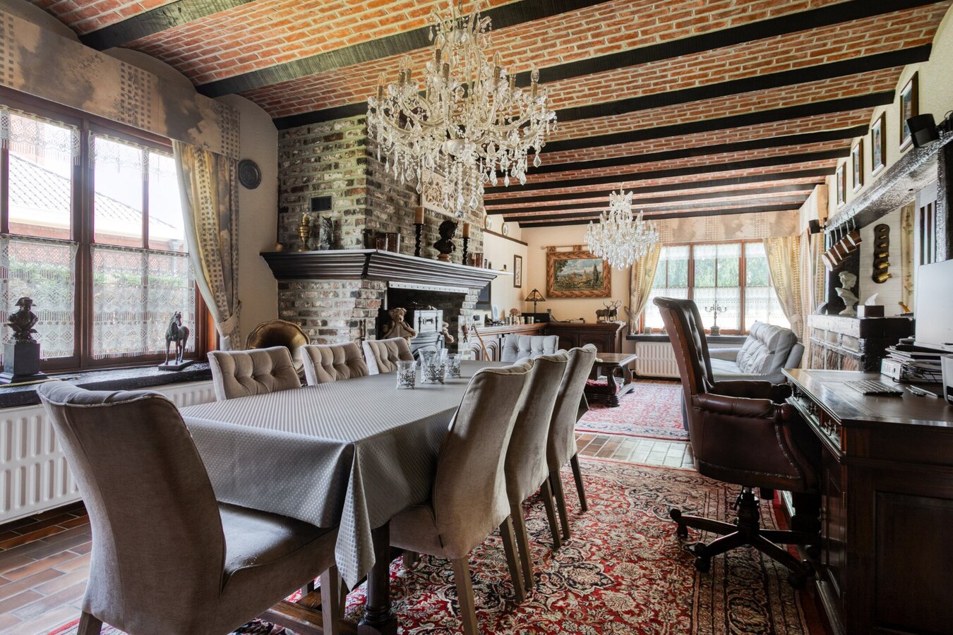 Charmante alleenstaande woning met 5 slaapkamers en ruime tuin (900m2) 