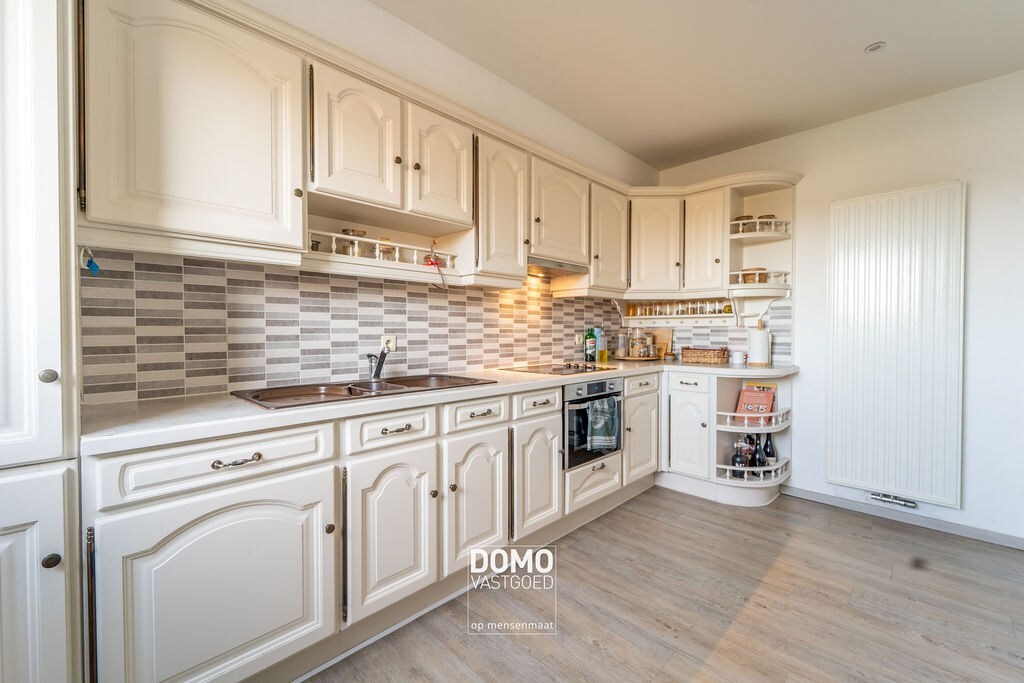 PERFECT GELEGEN RUIM APPARTEMENT IN CENTRUM HASSELT MET 3 SLAAPKAMERS, TERRAS, GARAGE EN EPC B 