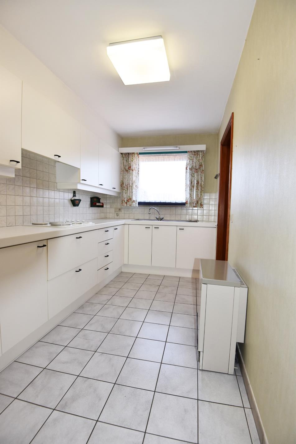 Gelijkvloers app. met 2 slpks, zonneterras en staanplaats nabij centrum Maldegem 