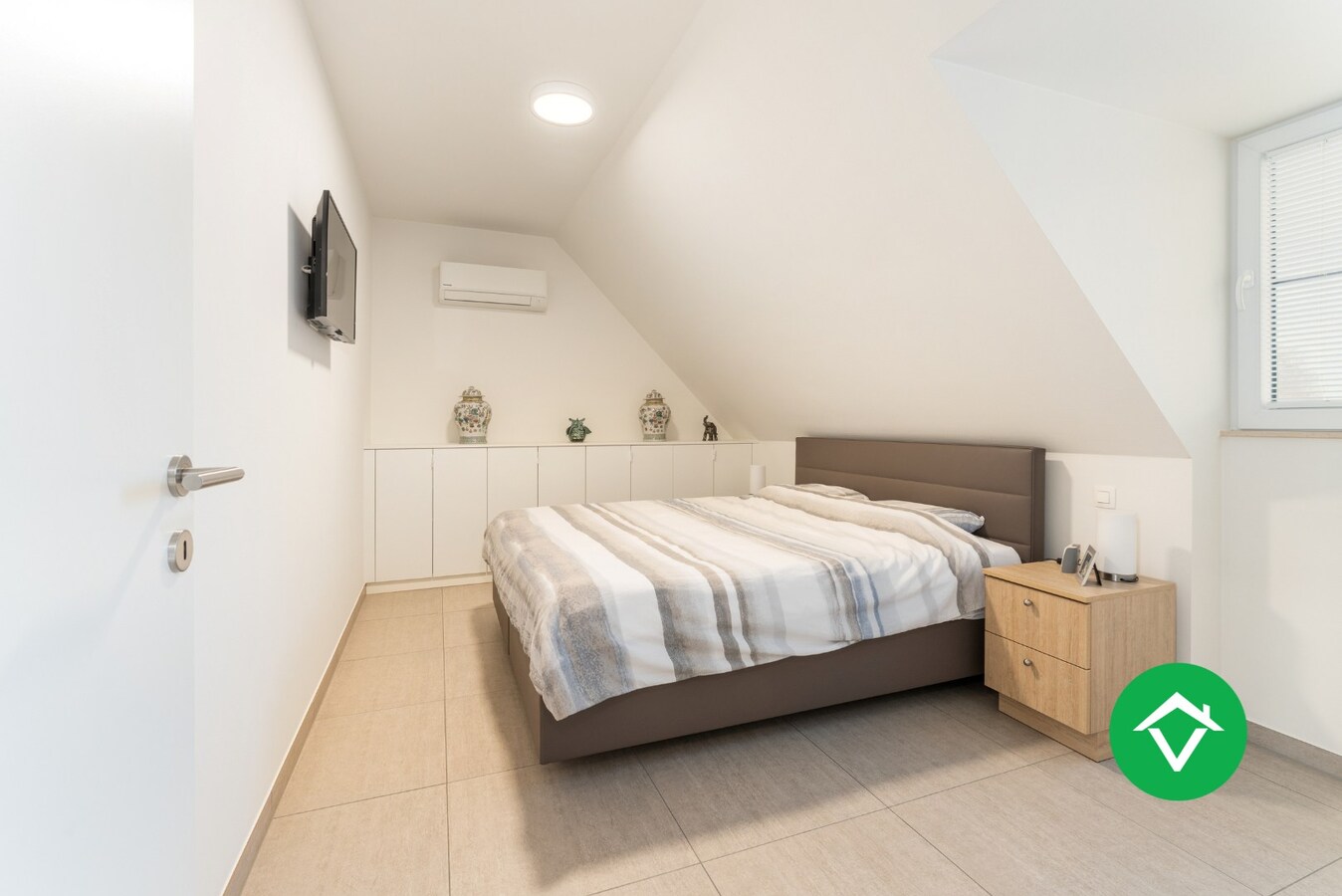 Instapklaar appartement met 2 slaapkamers en volledig ingerichte zolder te Koekelare 