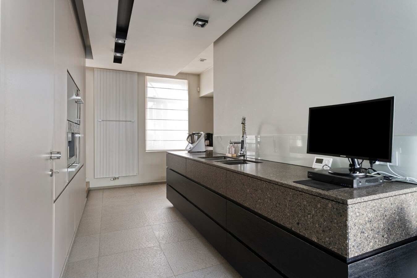 Uitzonderlijke exclusieve herenwoning met verrassende loods van 3 etages 