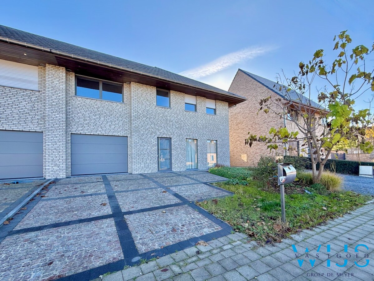 Ruime, energiezuinige gezinswoning te Oosteeklo ! 