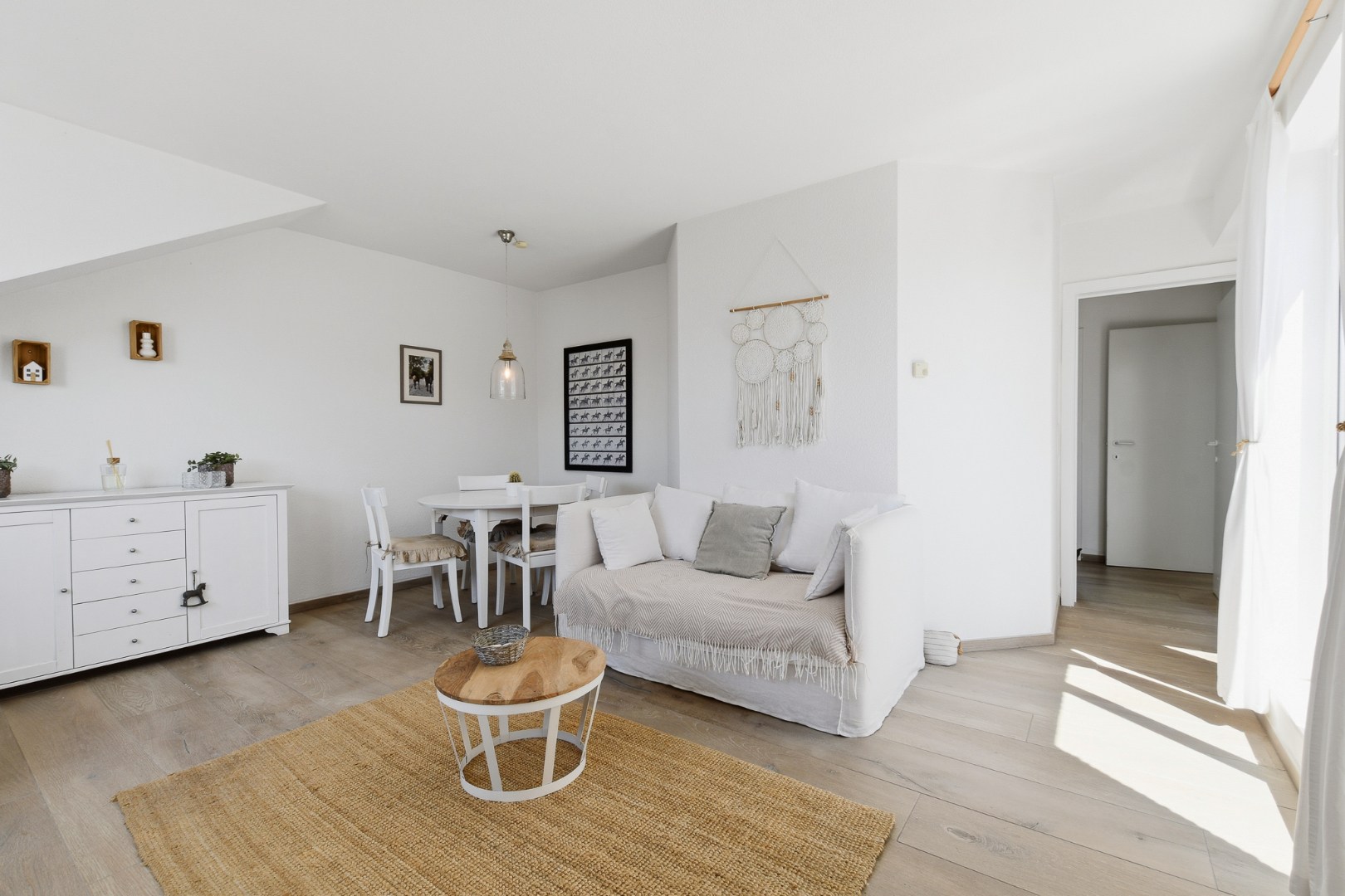 Instapklaar en gemeubeld 1-slaapkamerappartement met terras in hartje Wenduine 