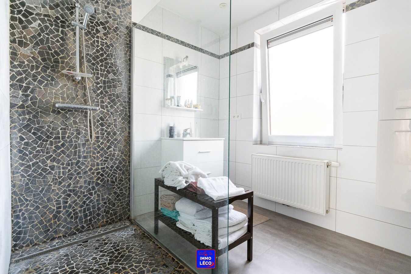 Maison rénovée avec jardin et garage, beaux volumes ! 