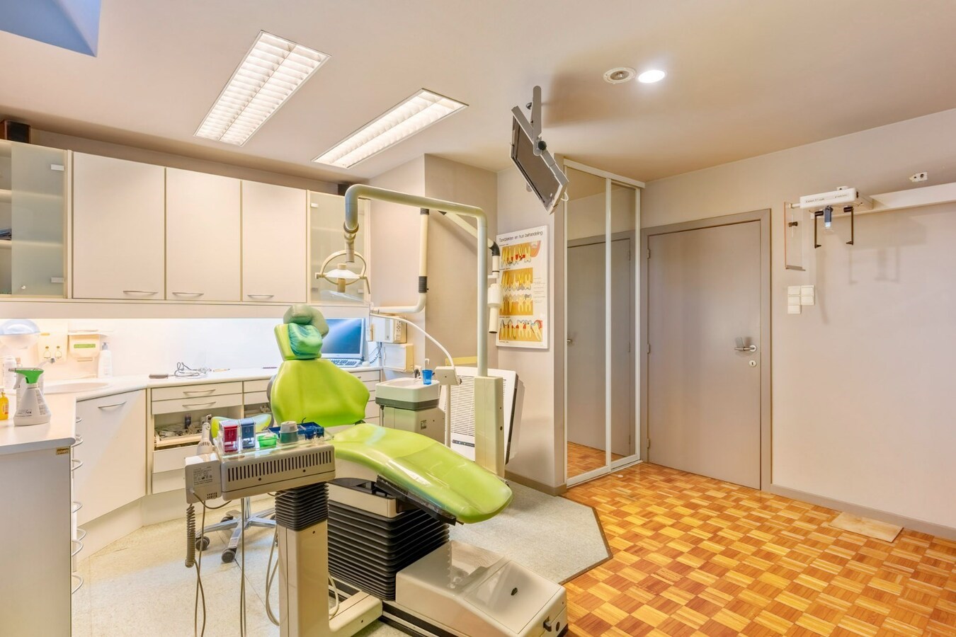 Luxe herenhuis met praktijkruimte in Niel-bij-As 