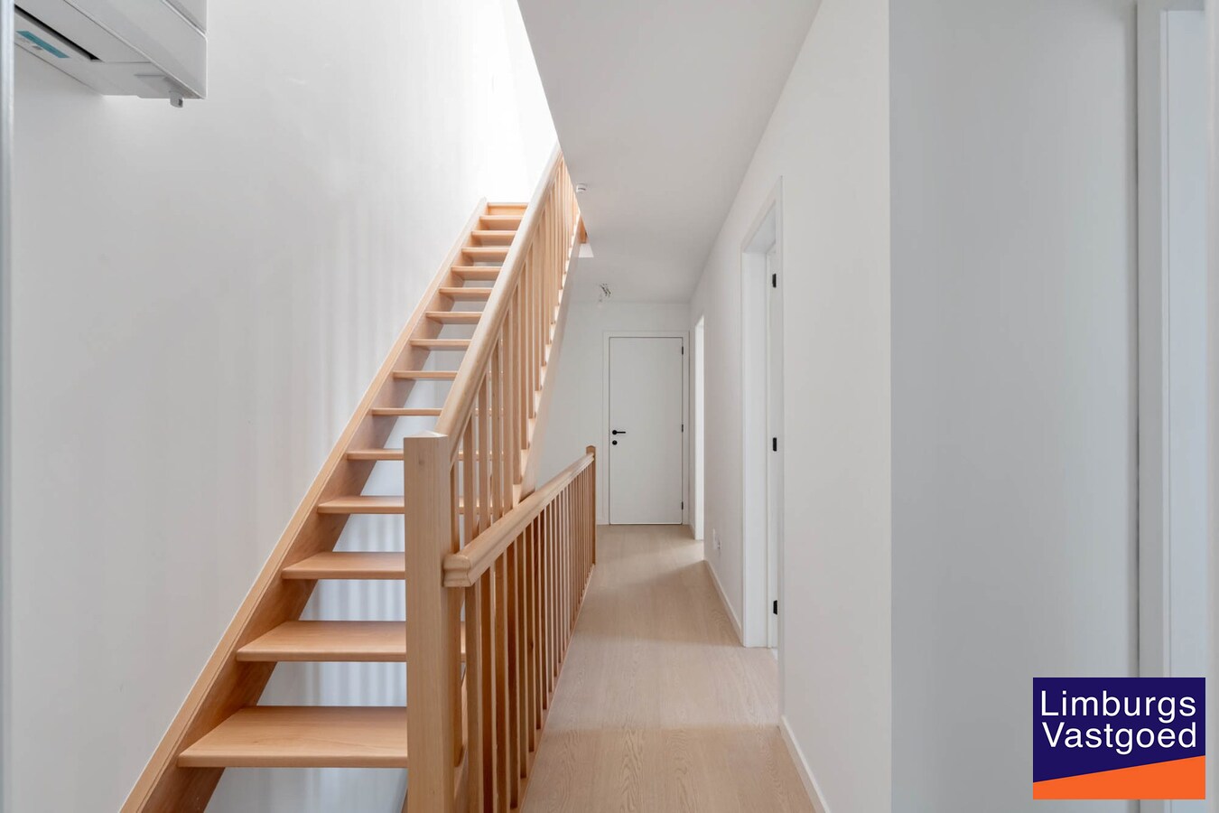 Moderne nieuwbouwwoning, 5 slpk, op een perceel van 4a31ca. 