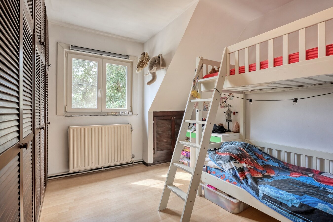 Instapklare woning met garage en tuin te Edegem 