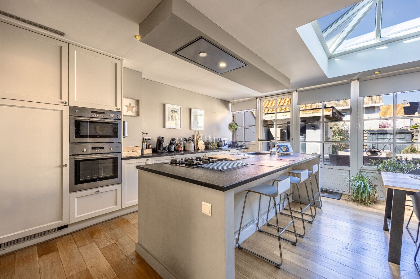 Charmante en lichtrijke gezinswoning met tuin in rustige, groene omgeving te Heist. 