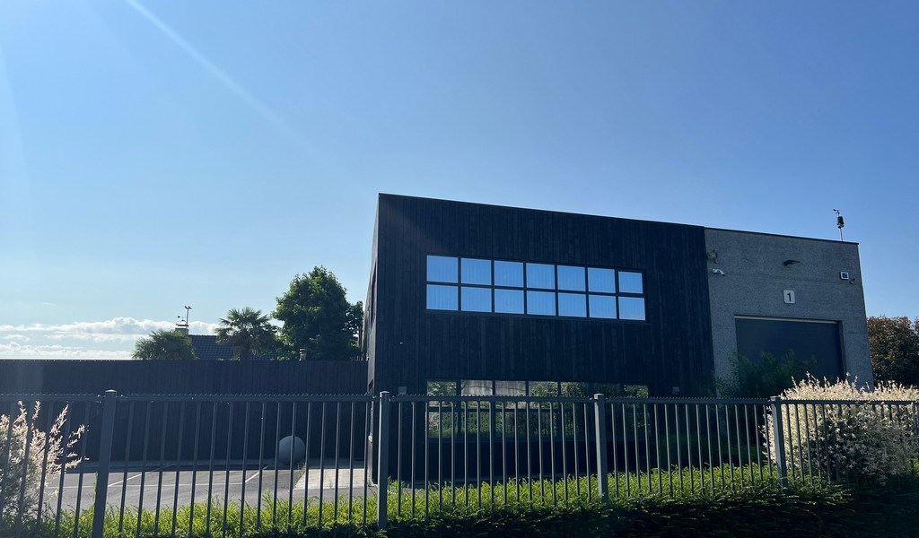 Bedrijfsgebouw met villa te huur langs E17 in Kruisem