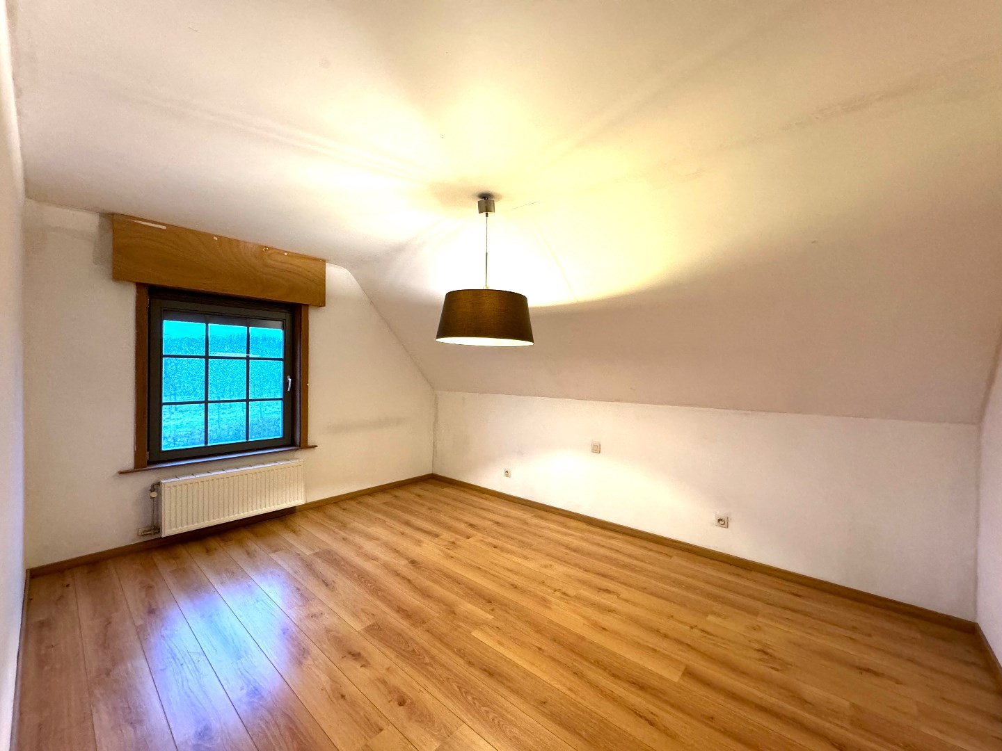 Tiegem - Alleenstaande woning met garage 950 euro 