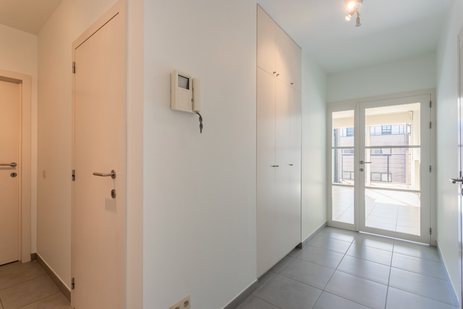 Instapklaar appartement met 2 slpk en parking te Halle 