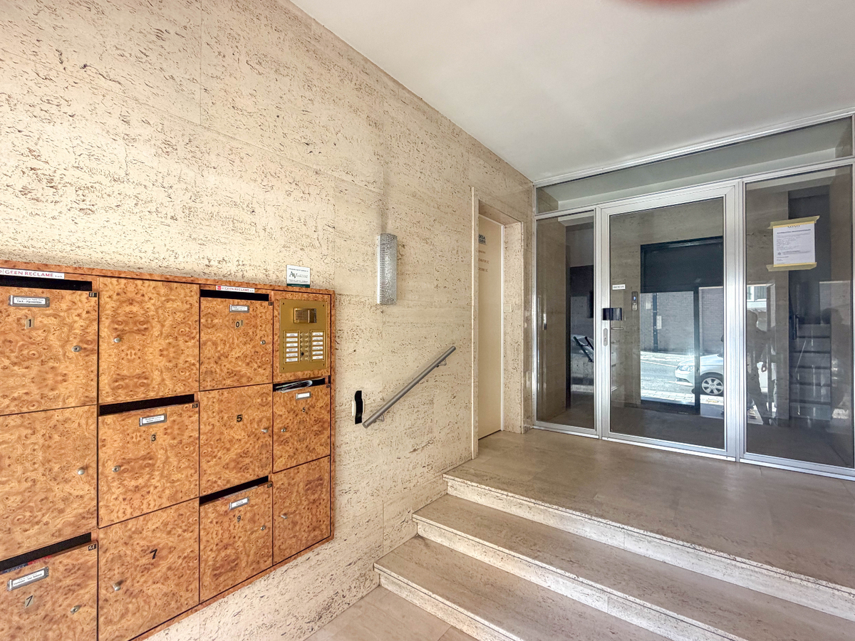Stijlvol gerenoveerd 3-slaapkamerappartement van 128 m² met garage op topligging in Kortrijk *** NONO INSPIRED *** 