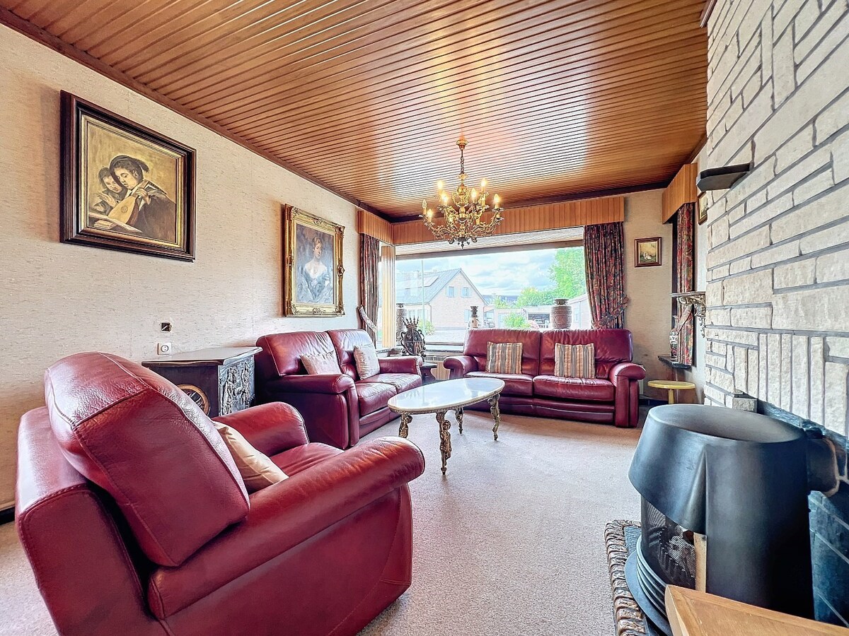 Charmante laagbouwwoning in rustige woonwijk te Hillegem 