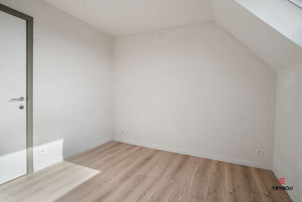 Uitstekend gelegen, halfopen nieuwbouwwoning op een boogscheut van het Centrum van Roeselare 