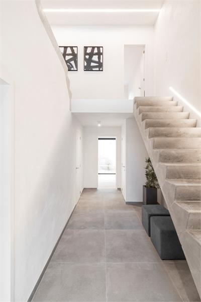 Nieuwbouwwoning met hoogwaardige afwerkingsgraad op centrale ligging 