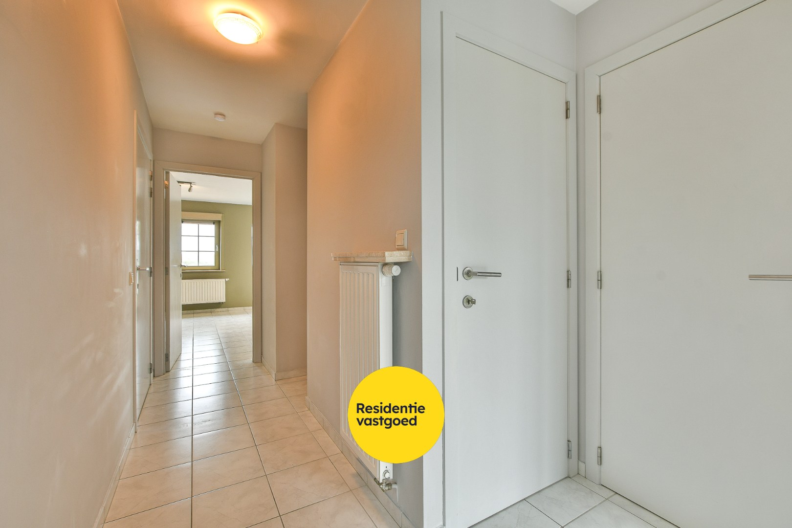 Modern gelijkvloers appartement met 2 slaapkamers– op slechts 500m van strand en zee! 