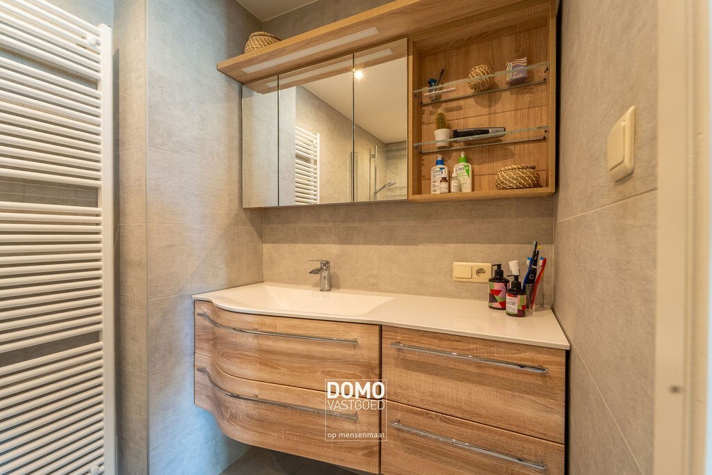 PERFECT GELEGEN RUIM APPARTEMENT IN CENTRUM HASSELT MET 3 SLAAPKAMERS, TERRAS, GARAGE EN EPC B 