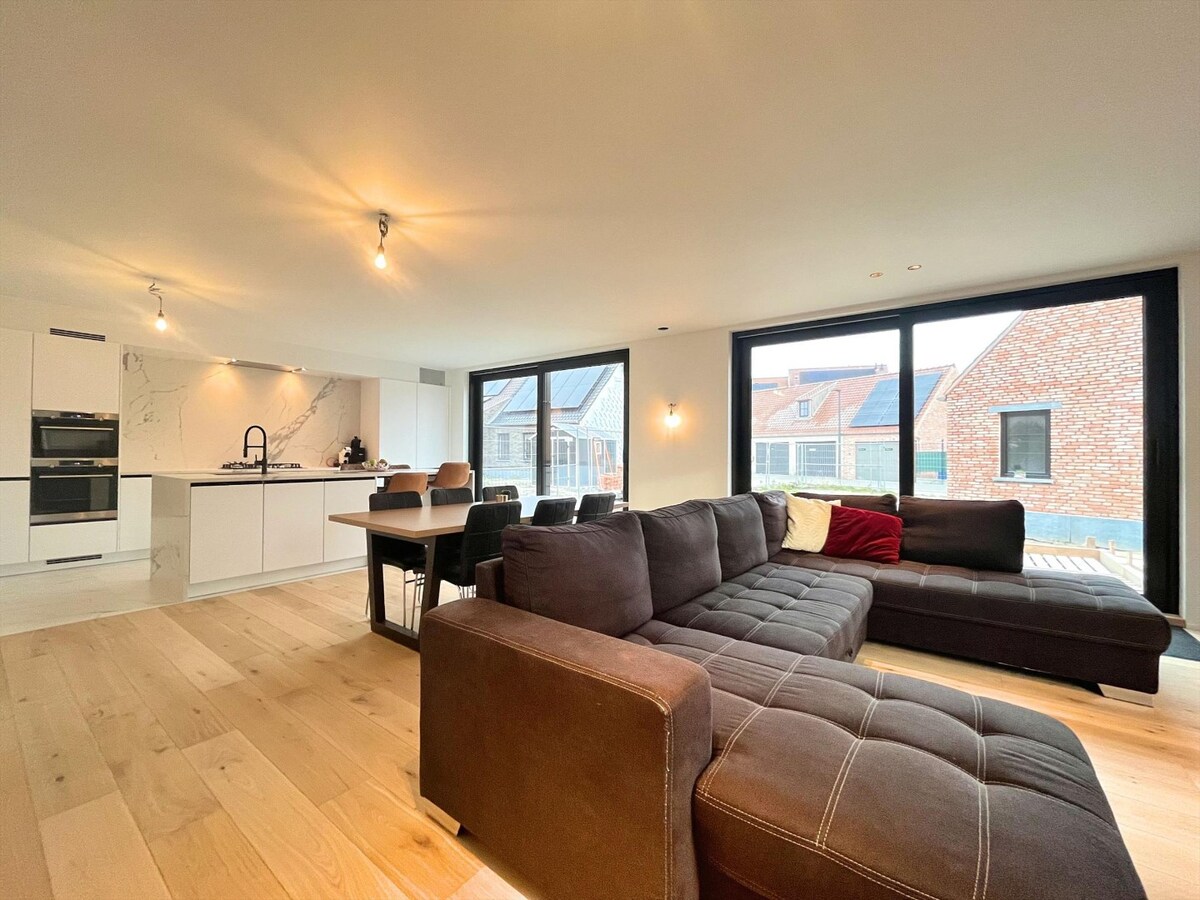 Nieuwbouwwoning (onder registratierechten) met 5 slaapkamers en 4 badkamers te Heulebrug 