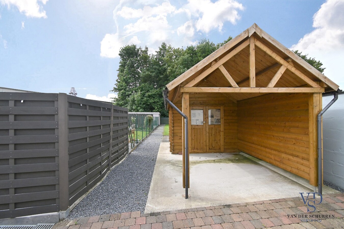 Degelijke rijwoning. 