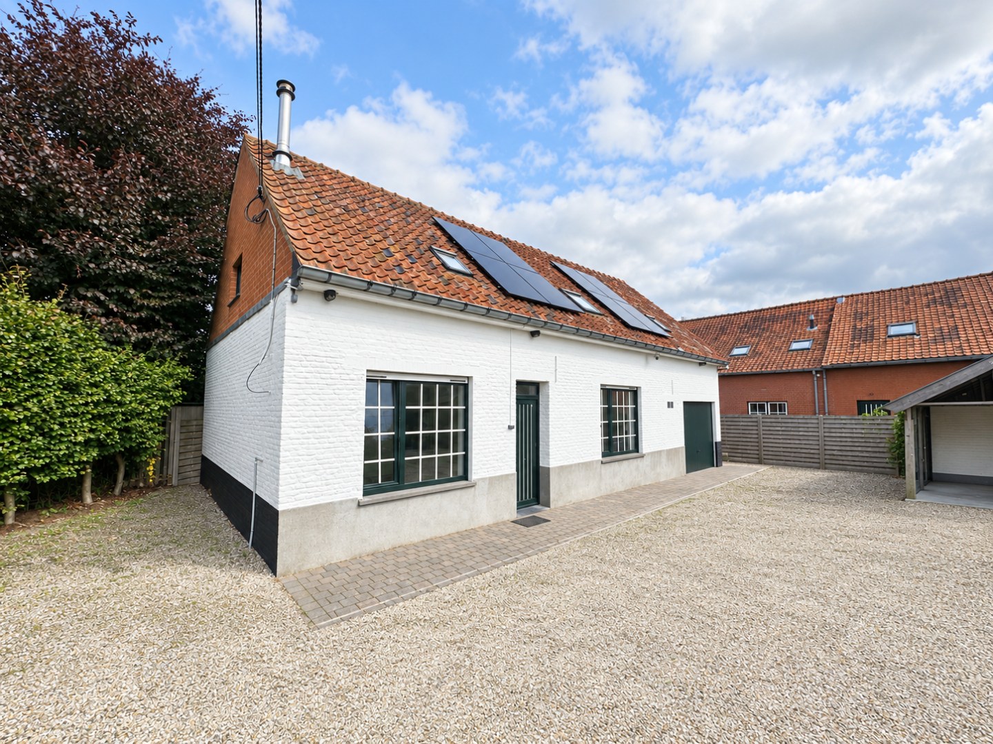 Gezellige gerenoveerde woning met 3 slpk, carport en tuintje, rustige ligging te Torhout 