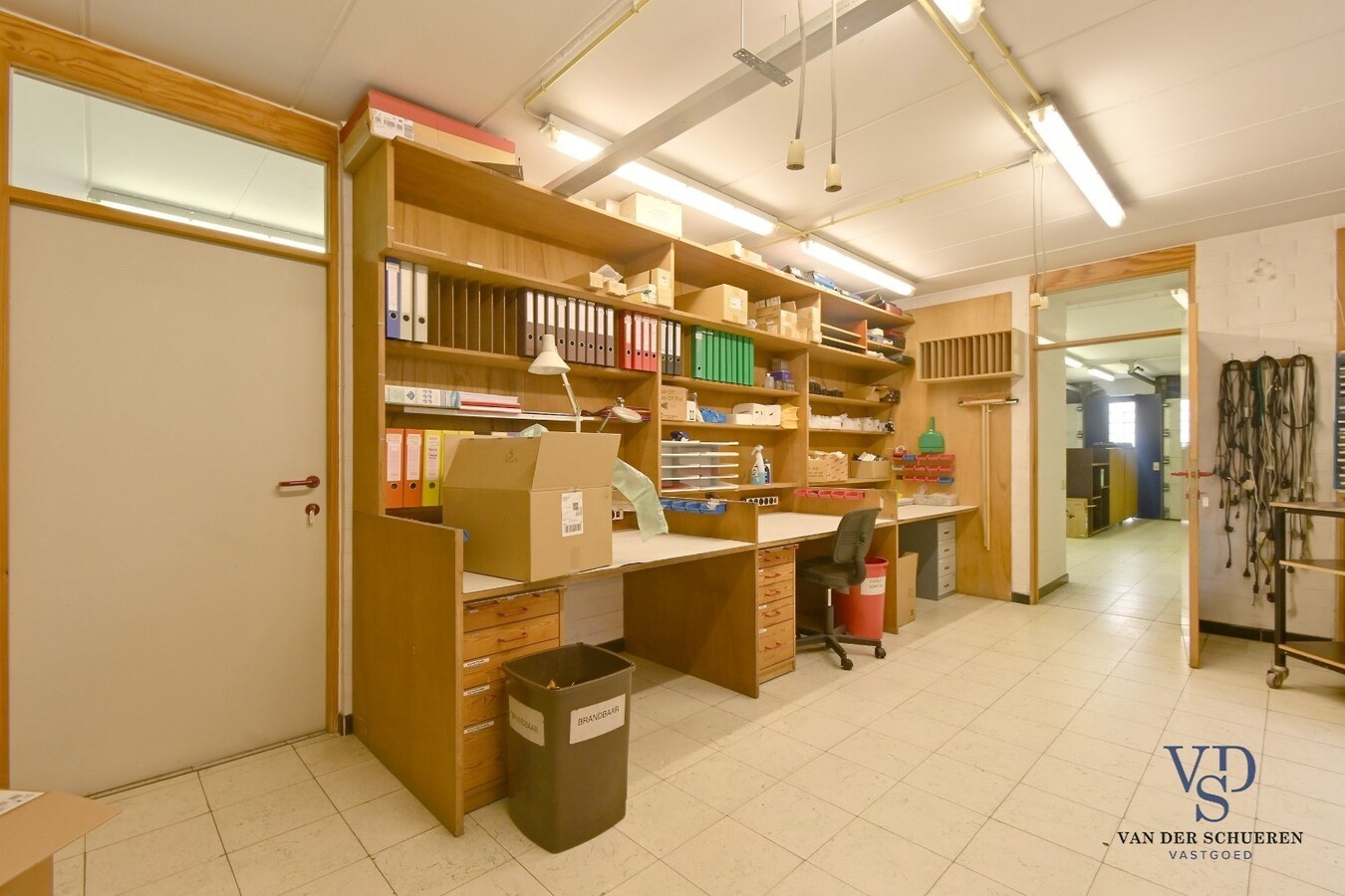 Ruim handelspand met penthouse in villastijl 