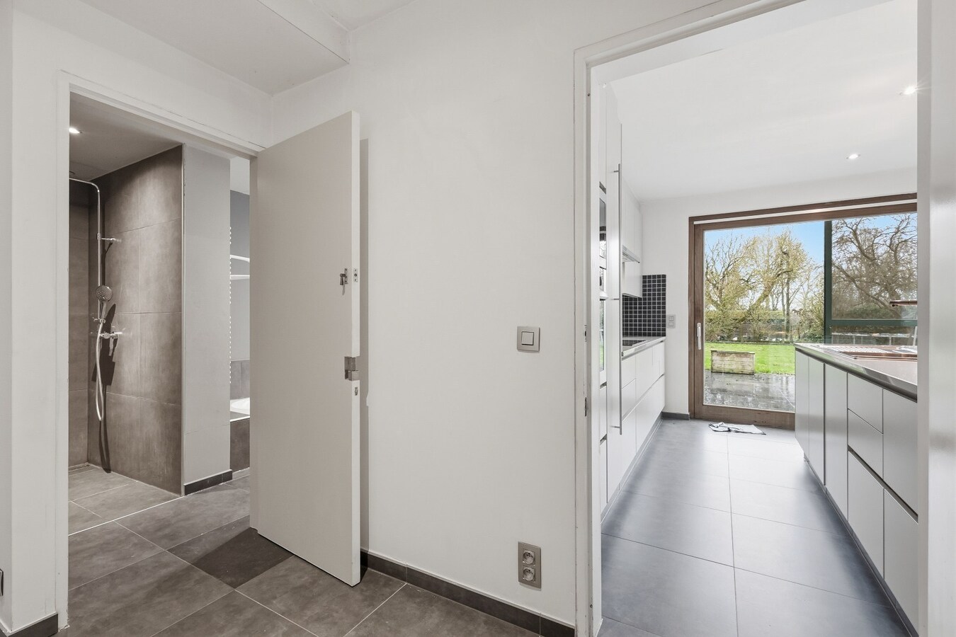 Alleenstaande woning met 4 slaapkamers in Merkem! 