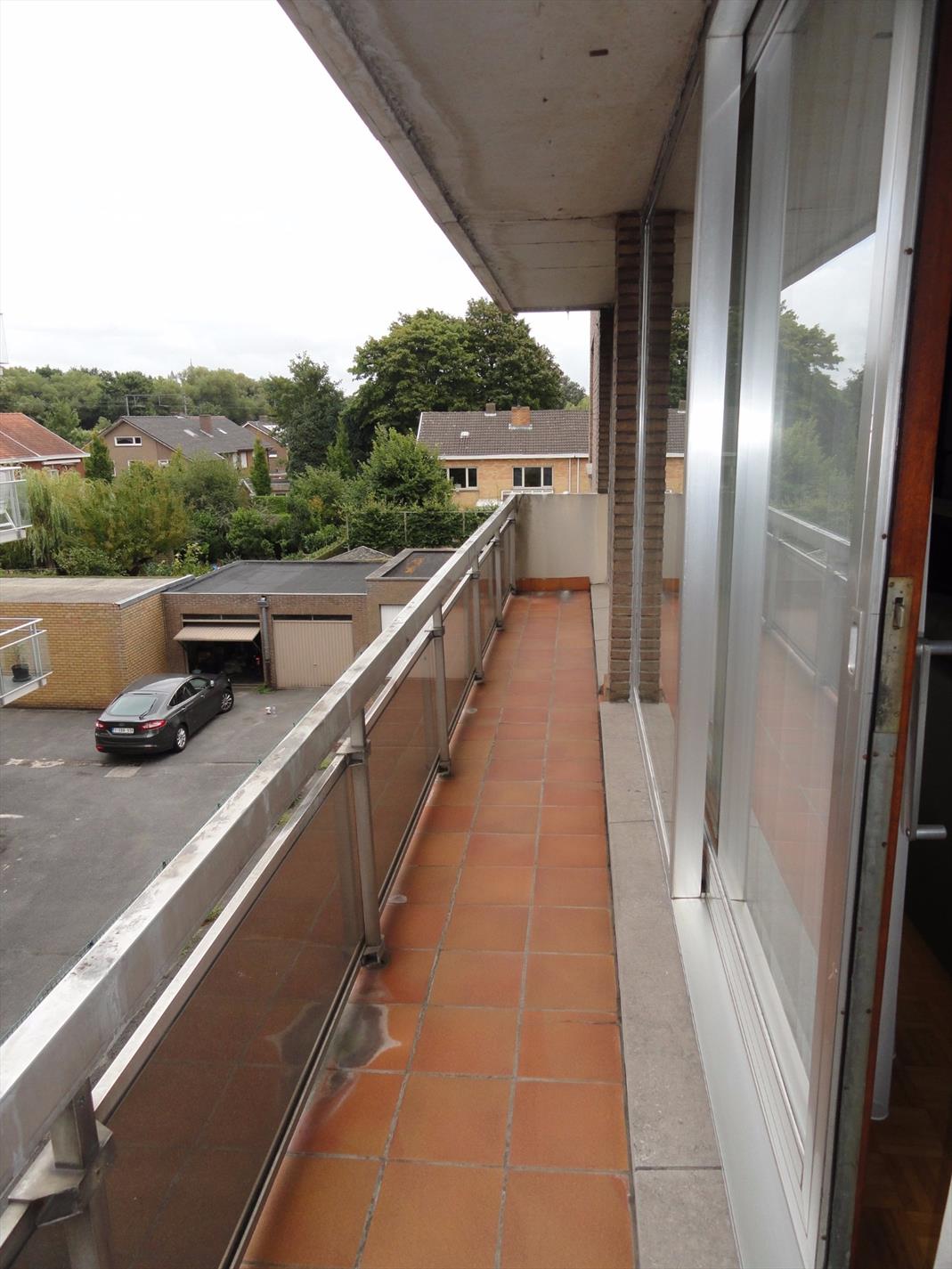 Ruim appartement met 3 slaapkamers en garage 