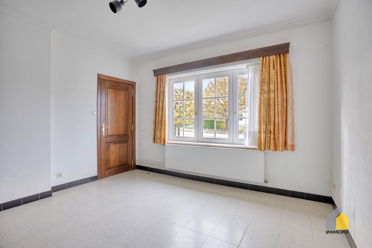 Vrijstaande, statige woning op 7 a 82 ca met 3 slpk en mooie tuin. 