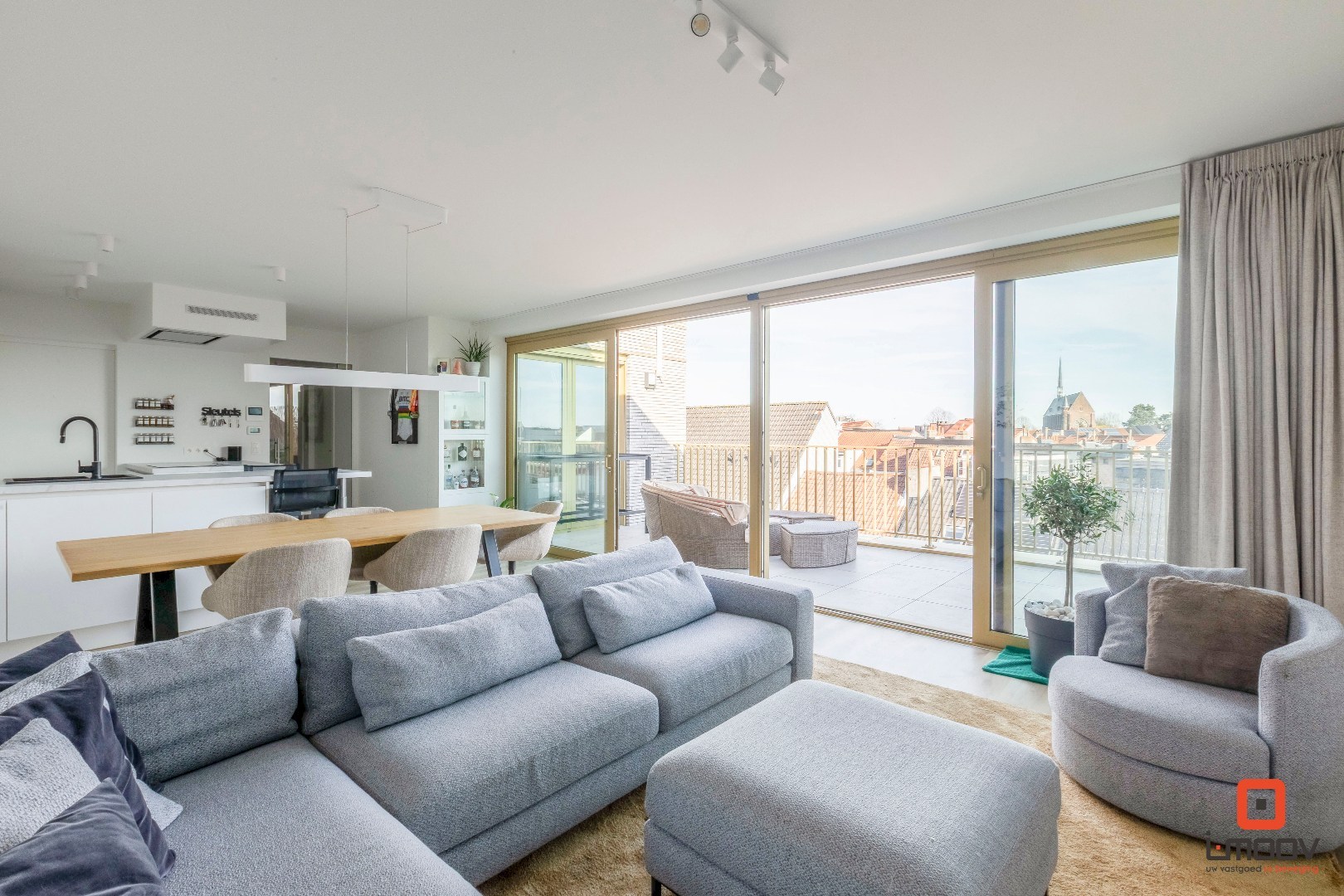 Recent luxueus appartement (2023) met 2 slaapkamers, terras en parkeeroptie in gebouw nabij Dampoort 