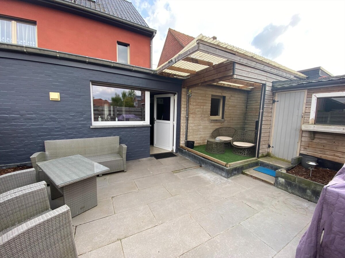 Gerenoveerde hoekwoning met 3 slaapkamers te Houthulst 