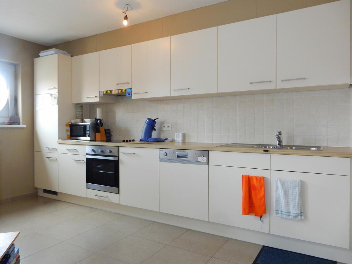 Lichtrijk appartement met autostaanplaats in het hartje van Lichtervelde 