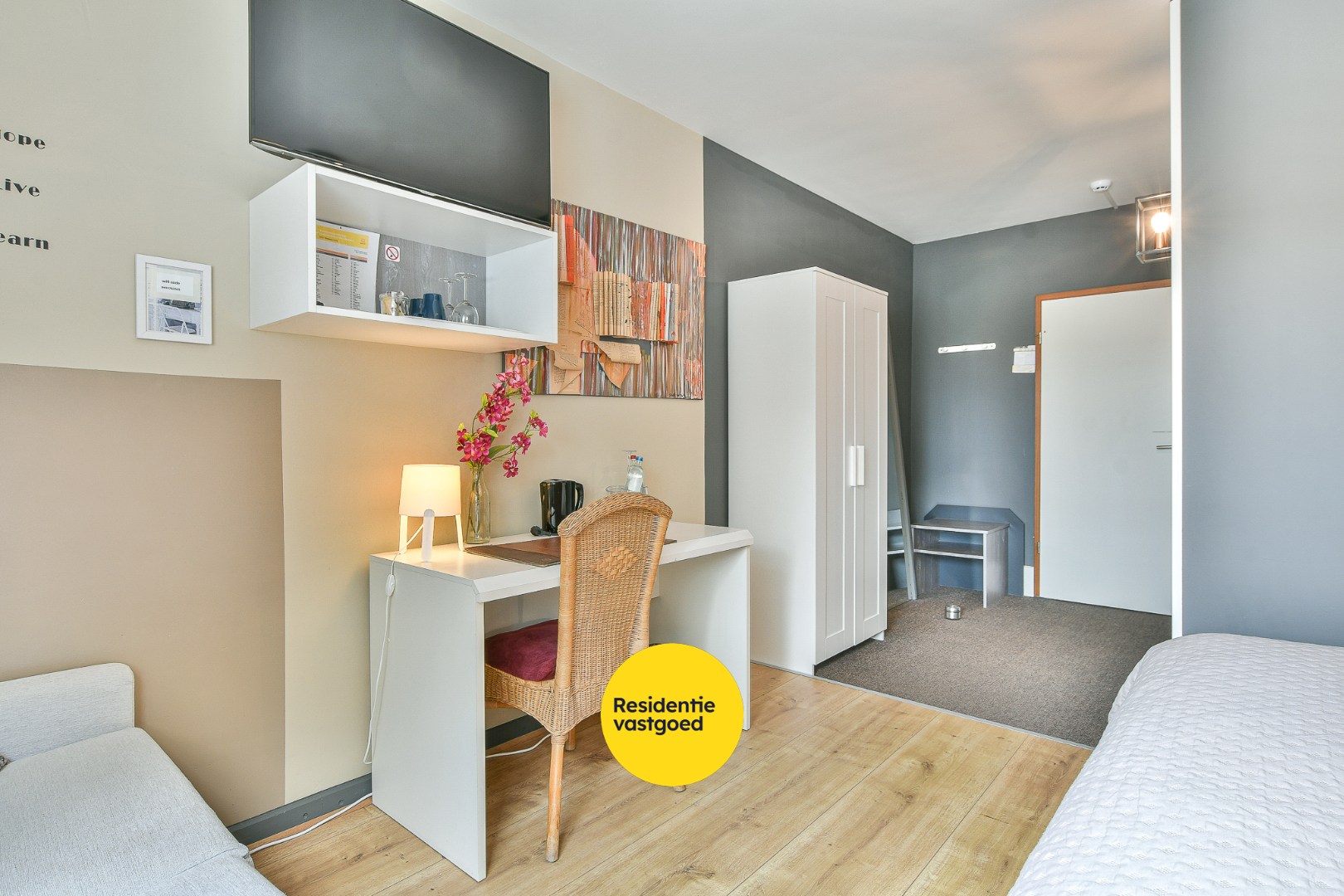 Unieke investeringskans: karaktervol hotel met 18 kamers &amp; woonmogelijkheden te koop! 