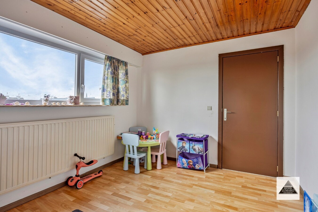 Gezellig  appartement met 2 slaapkamers en parking! 