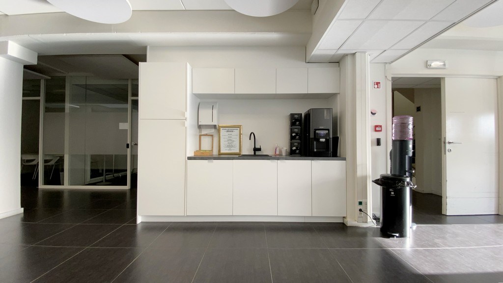 Gemeubelde kantoren in Idola Bedrijvencentrum in Lochristi