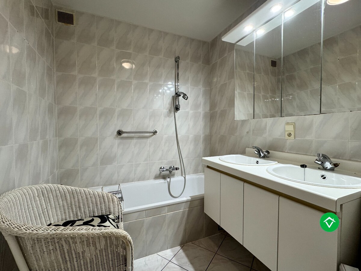 Gelijkvloers appartement met 2 slaapkamers in hartje Koekelare 