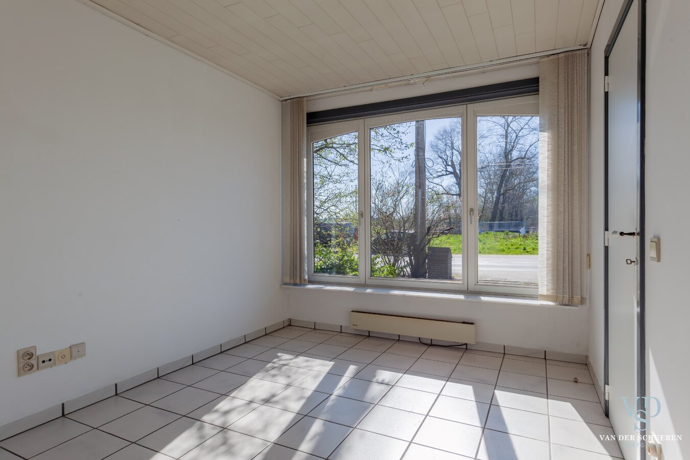 Exceptioneel landhuis met bijgebouw in groene omgeving 