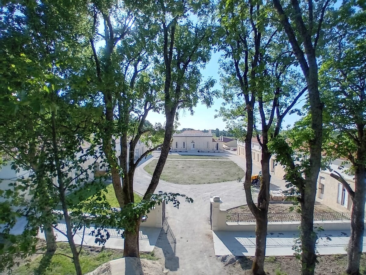 Chateau Les Chaumes - nabij Bordeaux (Frankrijk), Wijndomein met Restaurant en Hotel. 23 ha. 