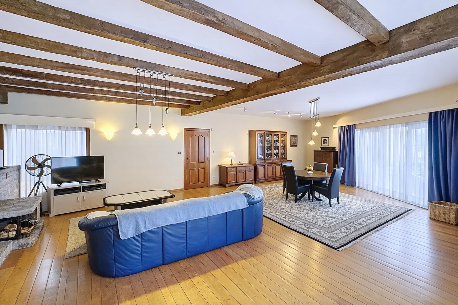 Opbrengsteigendom bestaande uit 3 appartementen + handelsgelijkvloers gelegen in het centrum 