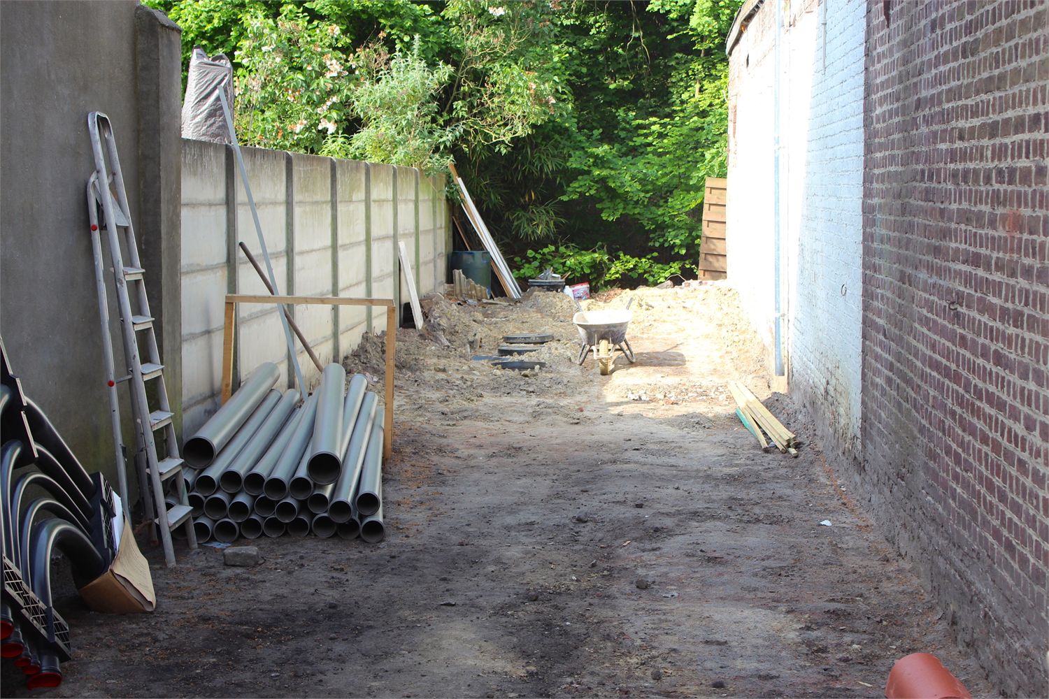 Af te werken woning op perfecte ligging 