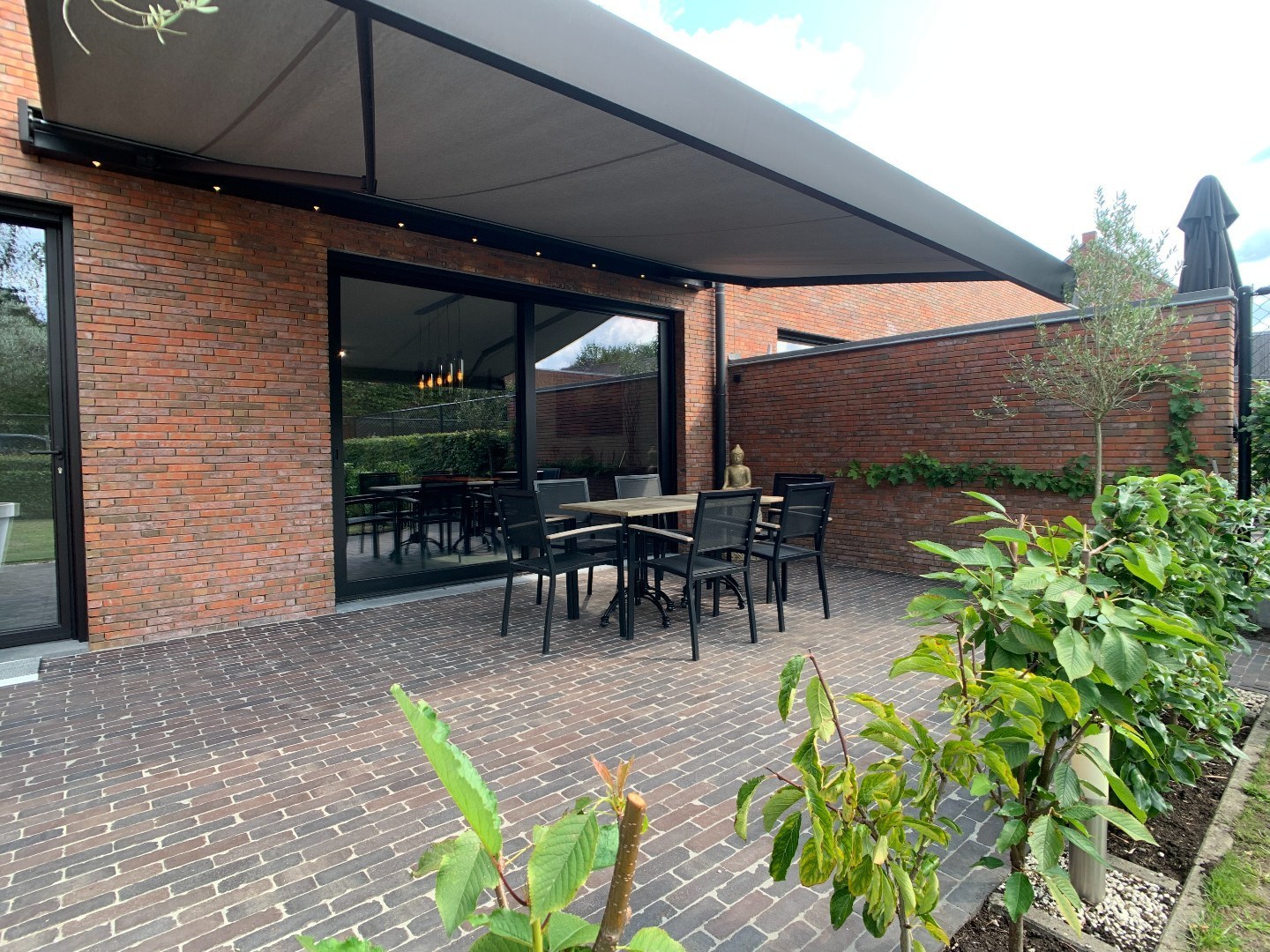 Luxe gelijkvloers appartement met tuin, 2 slaapkamers en dressing 