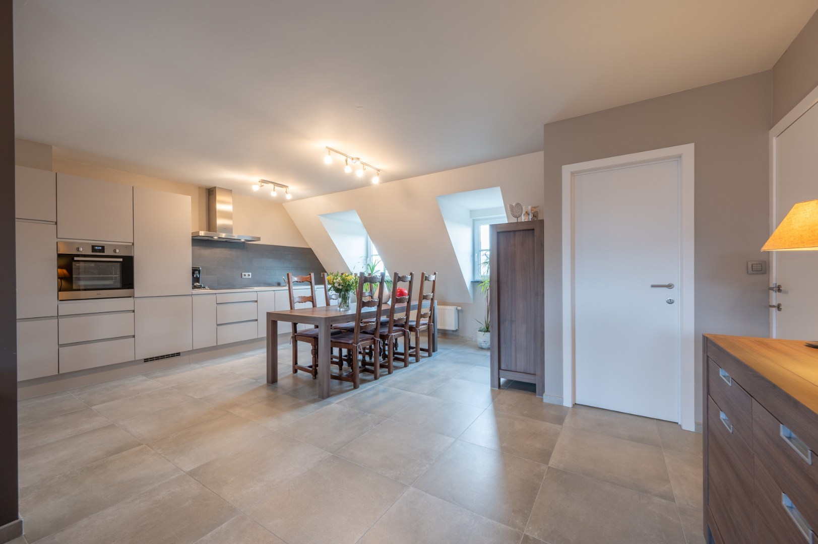 Prachtige en zéér ruime woning met kwaliteitsvolle afwerking 