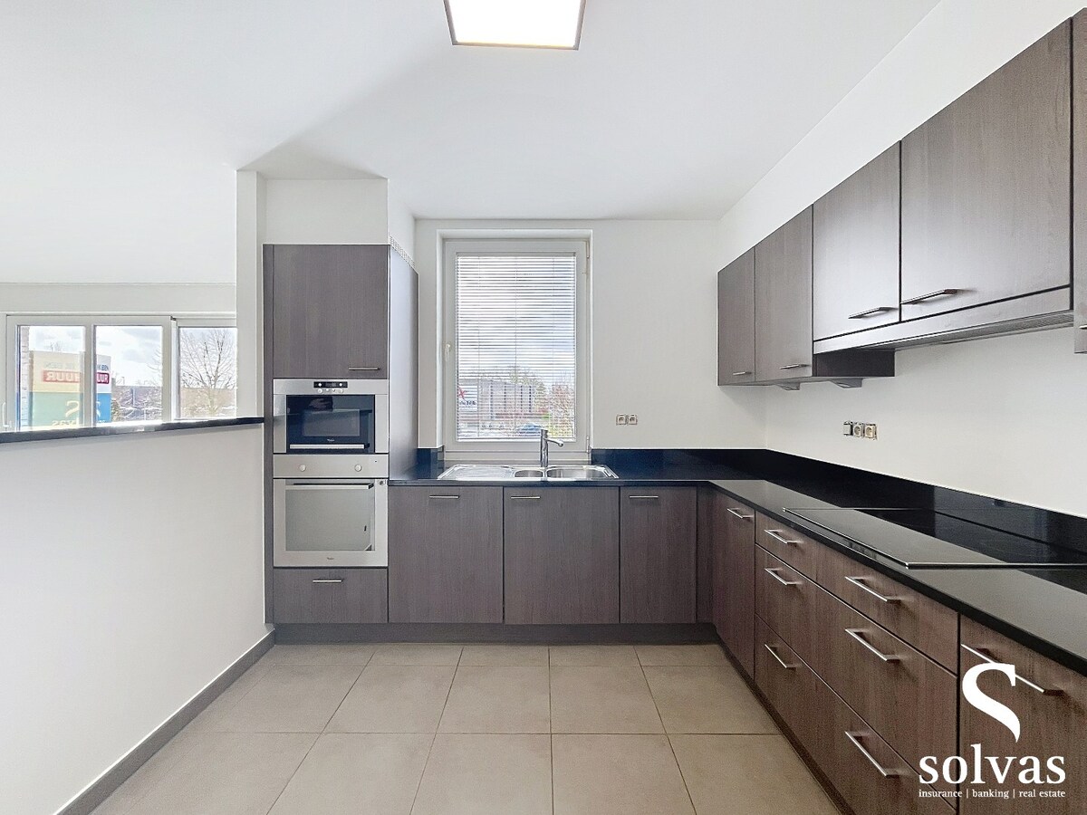 Ruim prachtig appartement met terras, garage en 2 slaapkamers &amp; dressing in Aalter - 125.00m² bewoonbare oppervlakte 