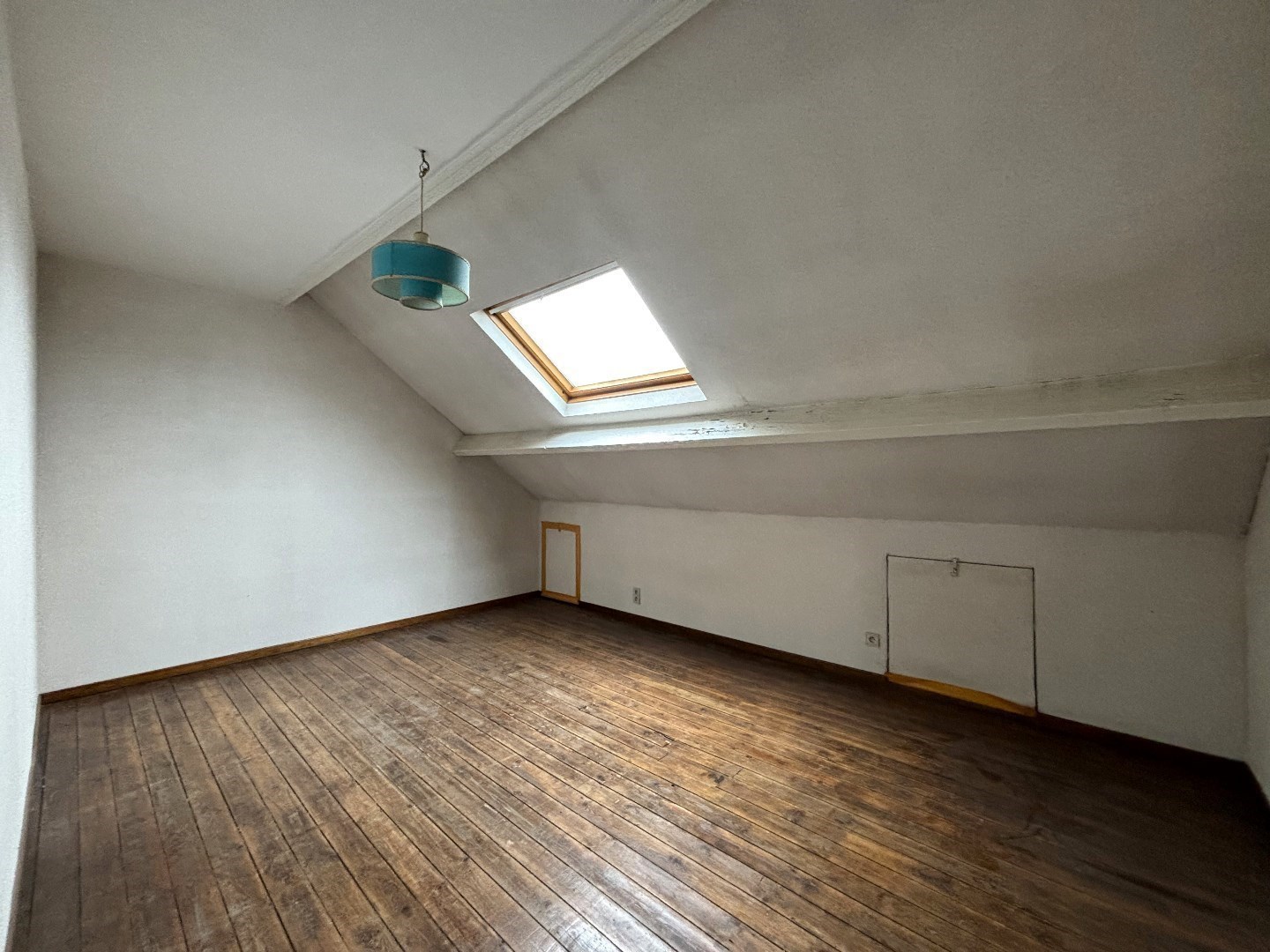 Frituur met volledige inboedel en bovengelegen appartement in Leopoldsburg 